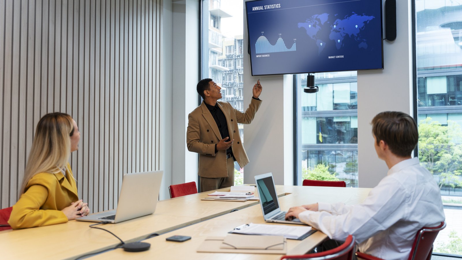Écran interactif : l’équipement incontournable de la salle de réunion moderne